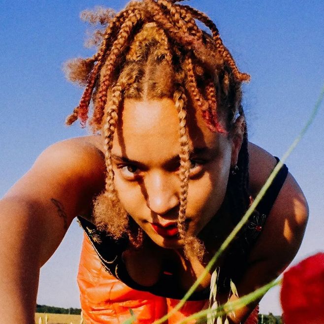 🎶📊 The Notwist, Hater, Bibiza & Bausa, Mudd the student, Connie Constance. Pět novinek v Hitparádě uvedeme na Radiu 1 dnes...