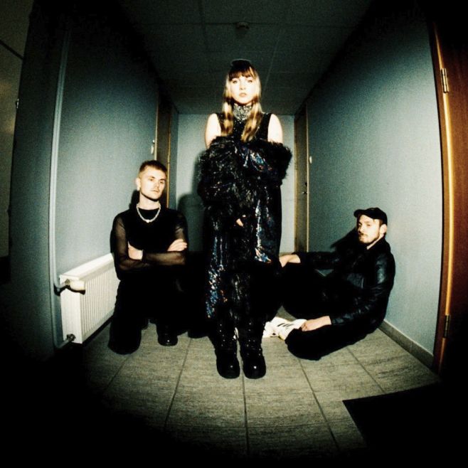 🎶📊 Flea, Makthaverskan, Teen Daze, Night Tapes, Tomora. Poslední letošní Hitparáda je tu! Od 20:00 dnes na Radiu 1 uvede 5...